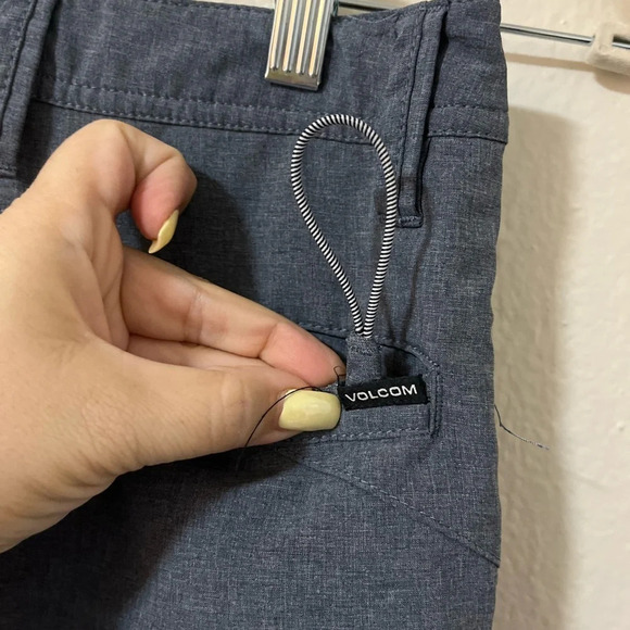 Volcom men’s/boys board shorts. Men’s size 25 like new condition. - Picture 5 of 6